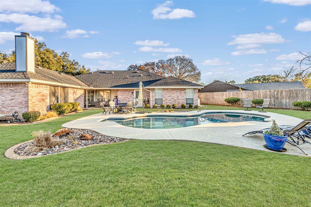Property Photo: 4412 Altamesa Boulevard TX 76133