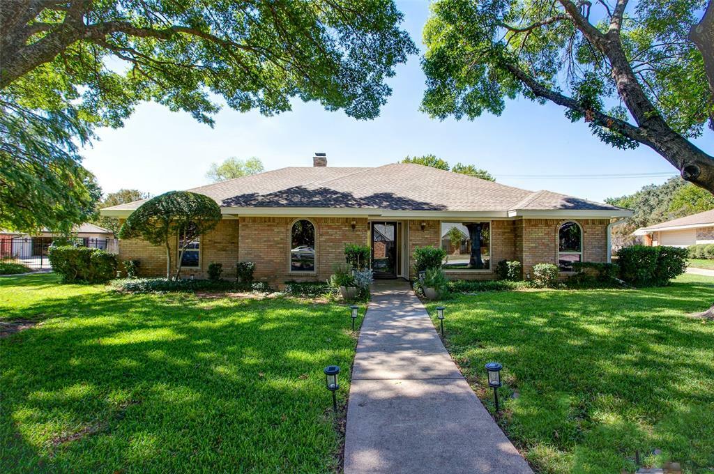 Property Photo:  2313 Axminster Court  TX 75050 