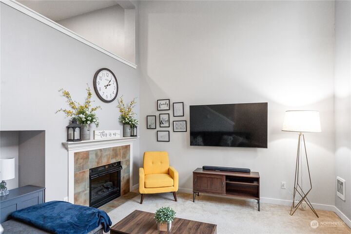 Property Photo:  1125  63rd Street SE 14-B  WA 98092 