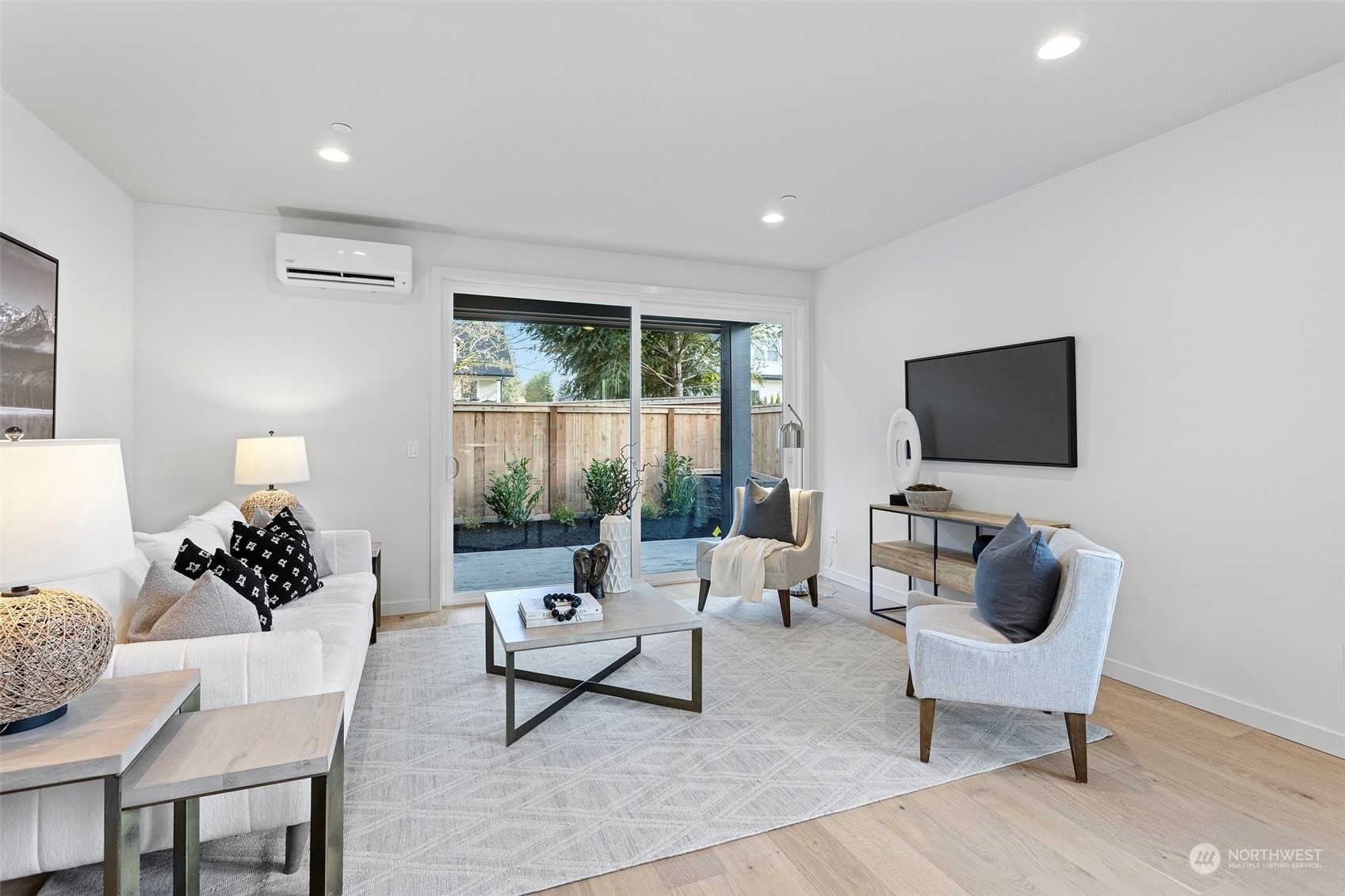 Property Photo: 8017 126th Avenue NE B WA 98033