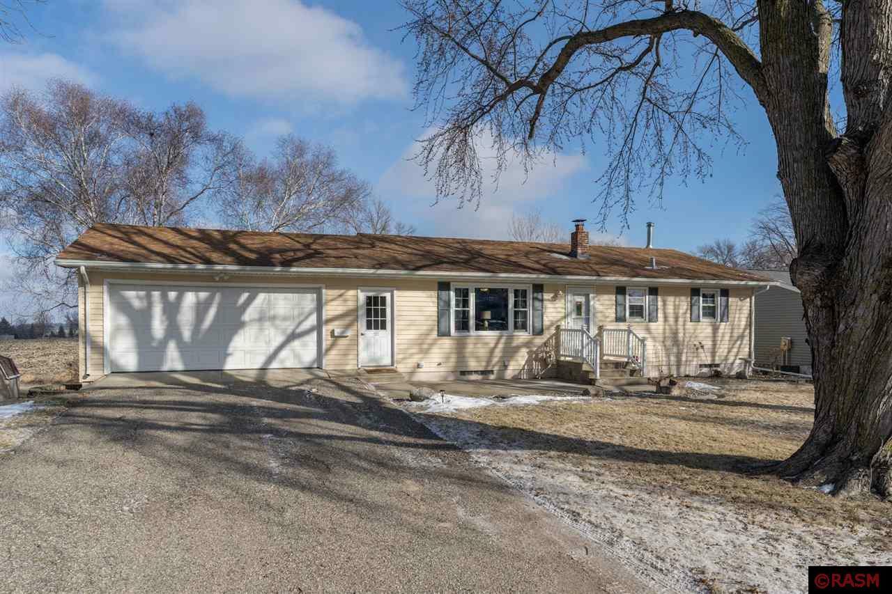 Property Photo:  912 Hillside Lane  MN 56074 