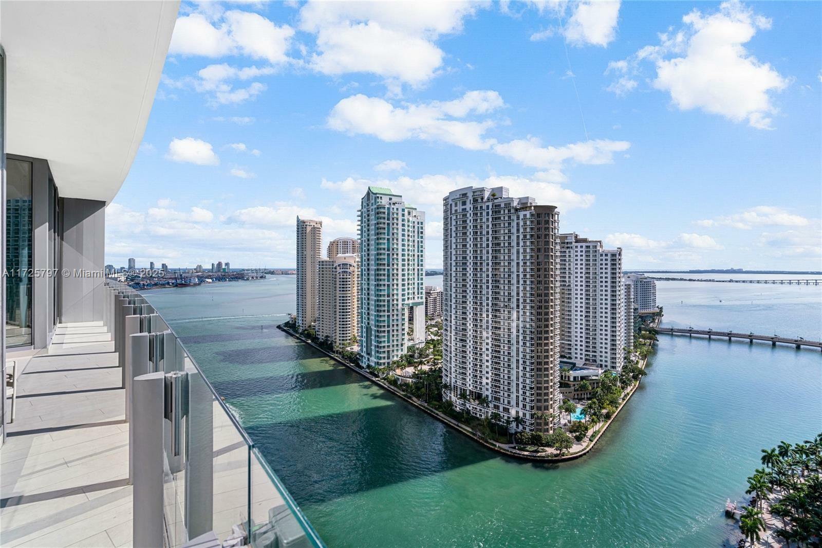 Property Photo: 300 Biscayne Blvd Way 2505 FL 33131