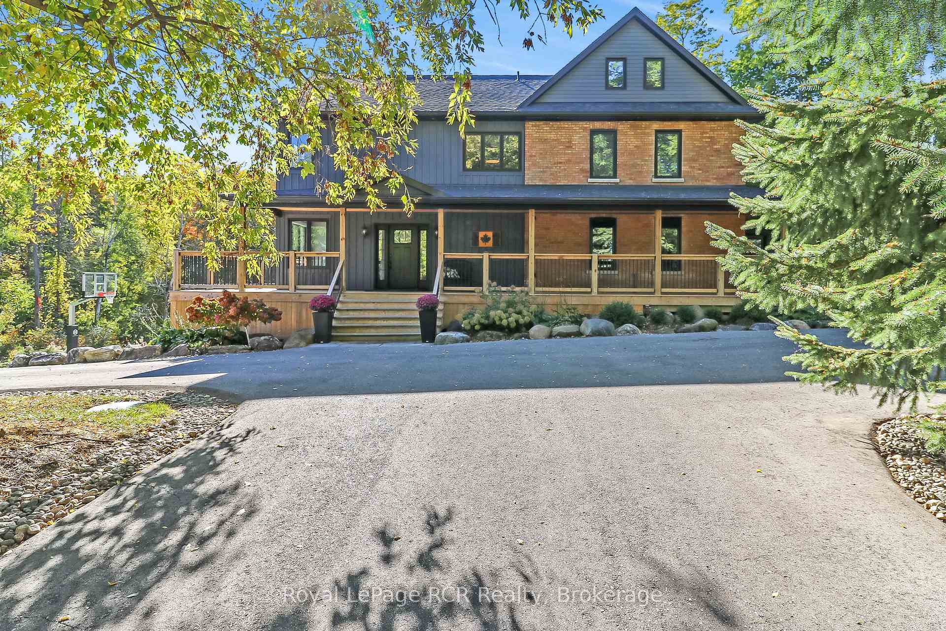 Property Photo: 3 Holly Court ON L9Y 5G5