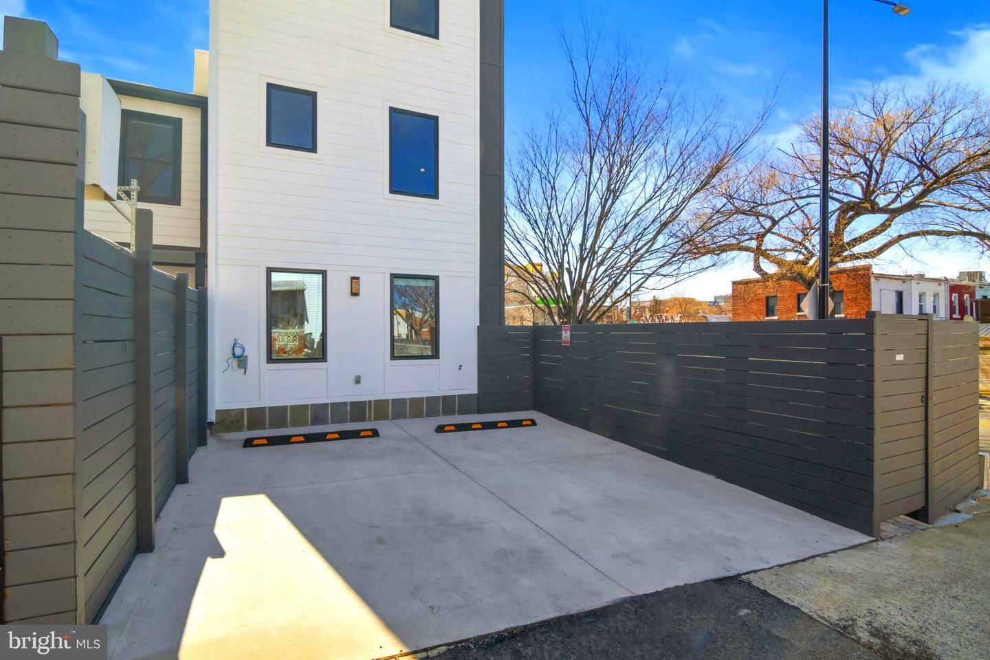 Property Photo:  1730 L Street NE 1  DC 20002 