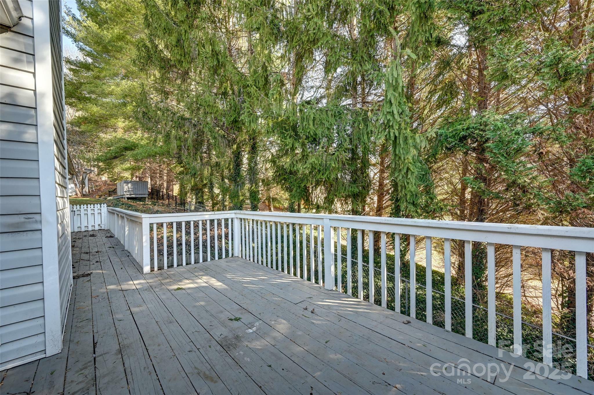 Property Photo:  71 Hollybrook Drive  NC 28803 