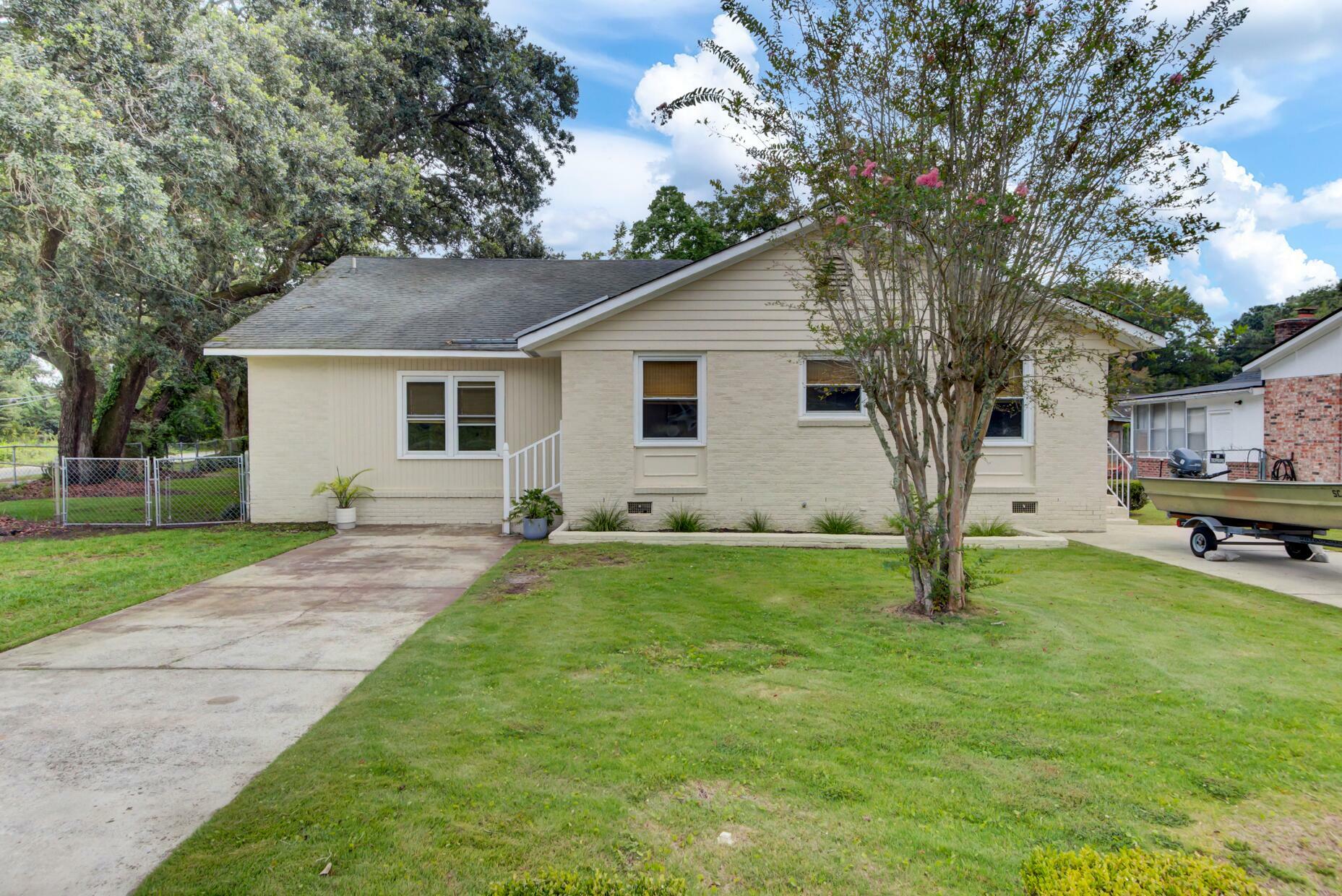 Property Photo:  1401 Westmoreland Avenue  SC 29412 