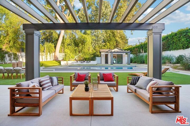 5124 Calvin Ave  Tarzana CA 91356 photo