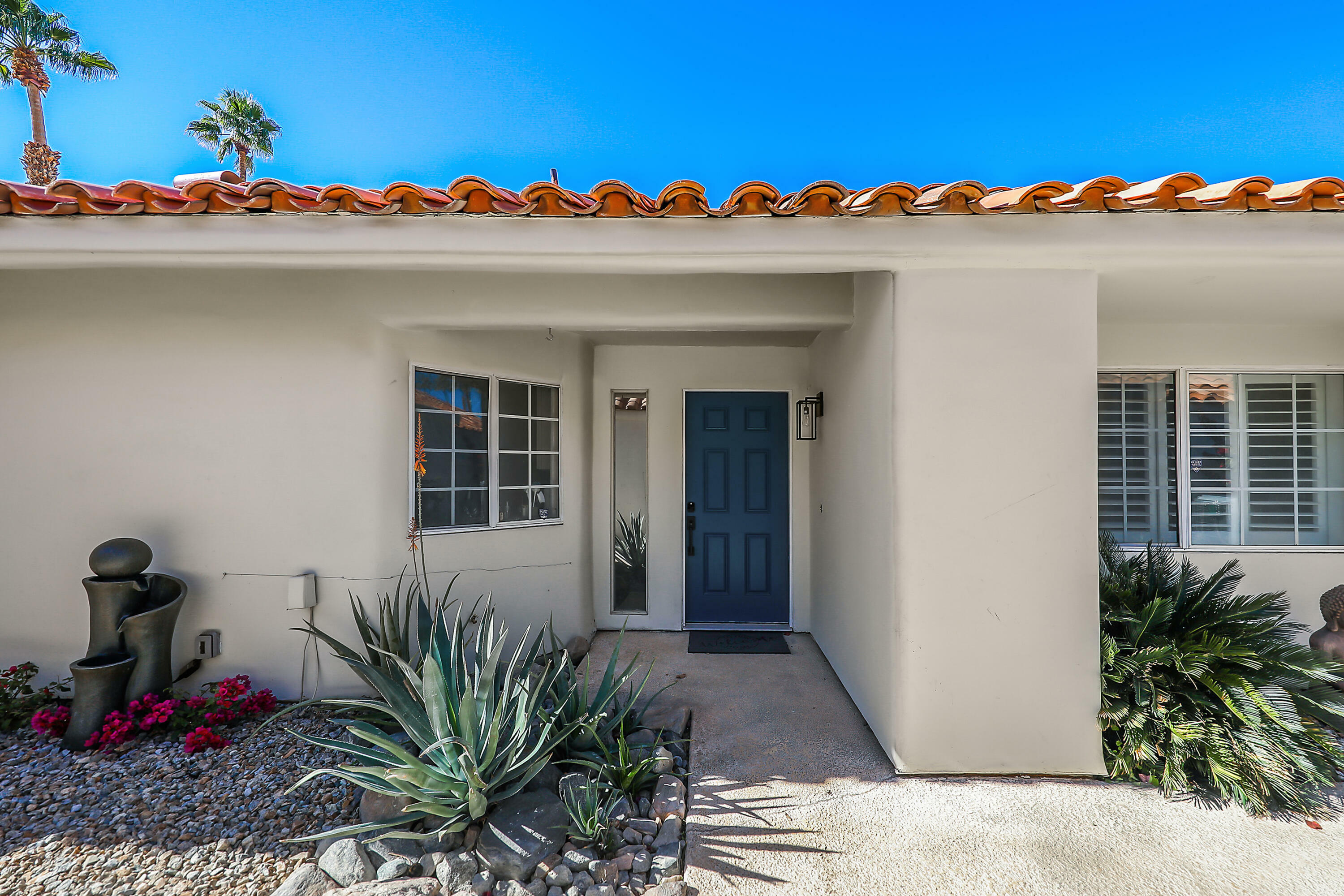 Property Photo:  77707 Calle Las Brisas S  CA 92211 