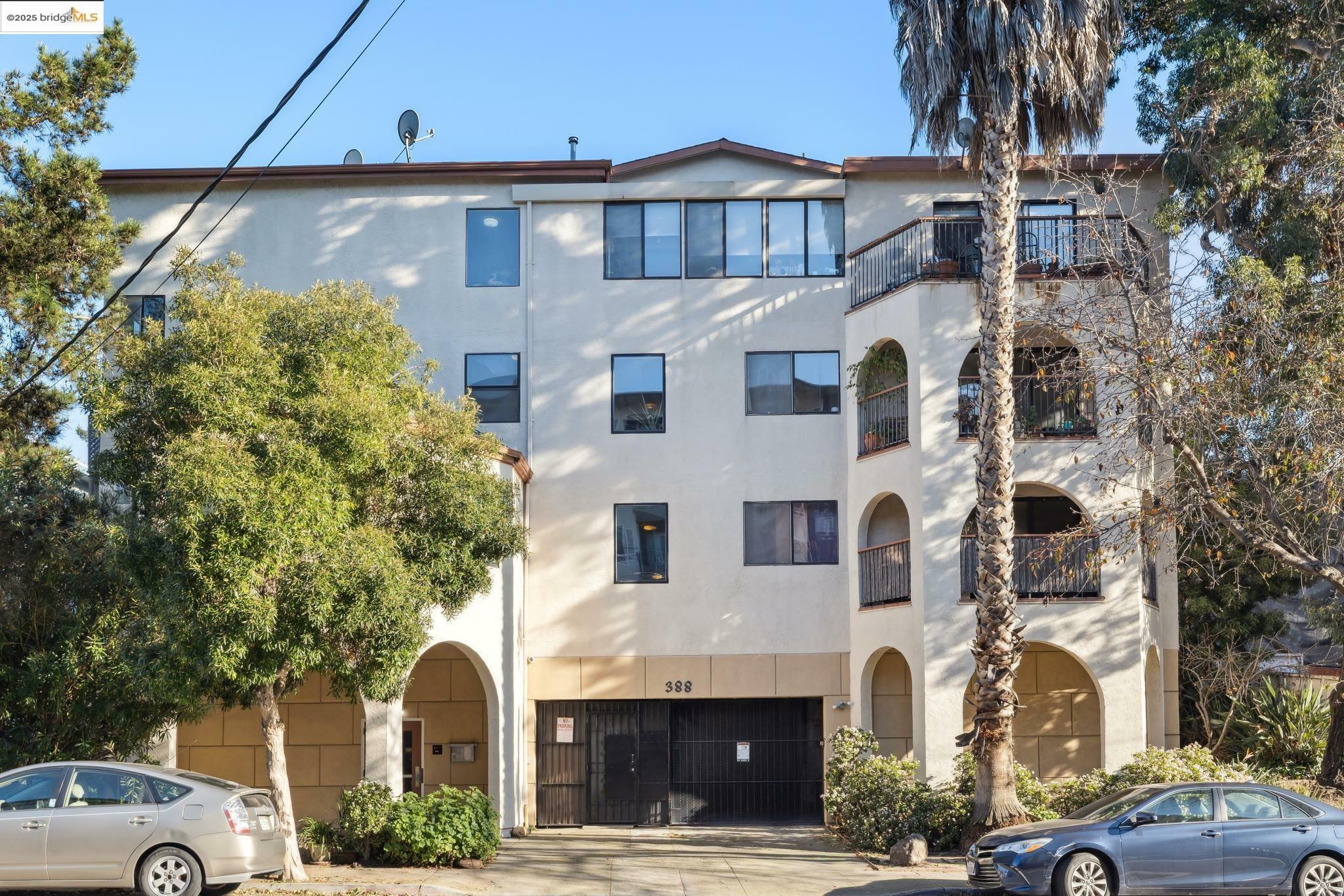 Property Photo:  388 Santa Clara Ave 302  CA 94610 