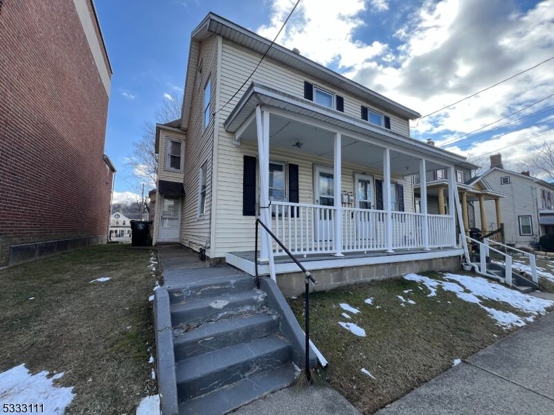 Property Photo:  153 W Washington Ave  NJ 07882 