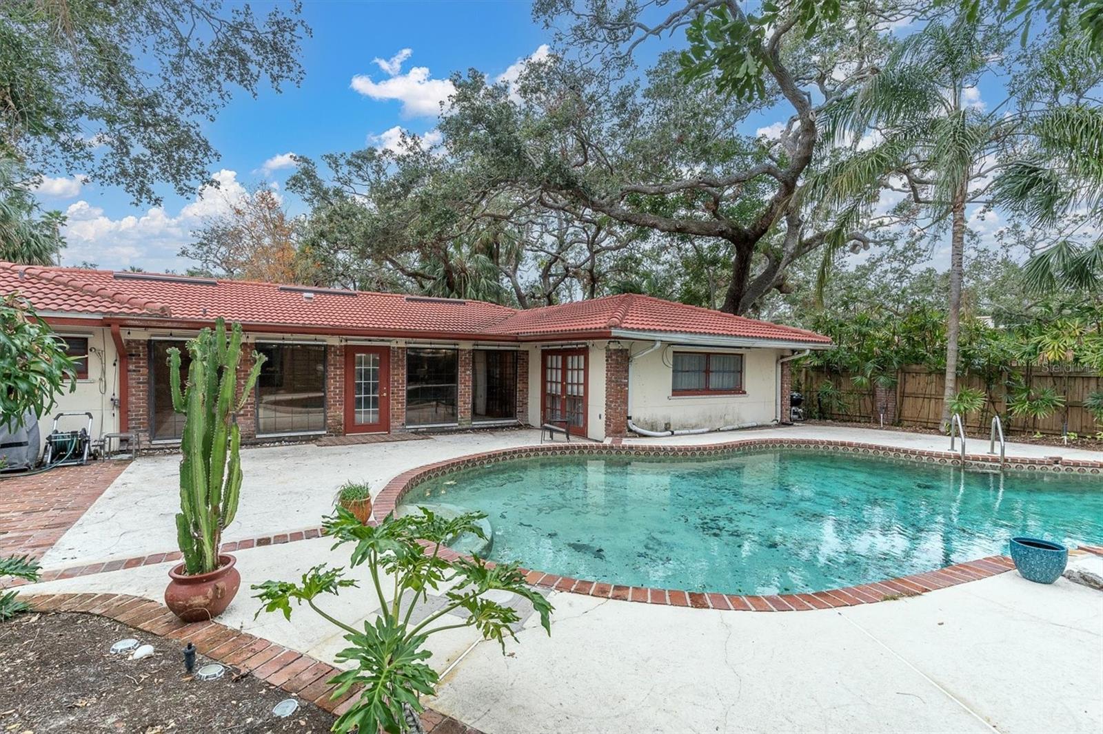 Property Photo: 1545 Park Street N FL 33710