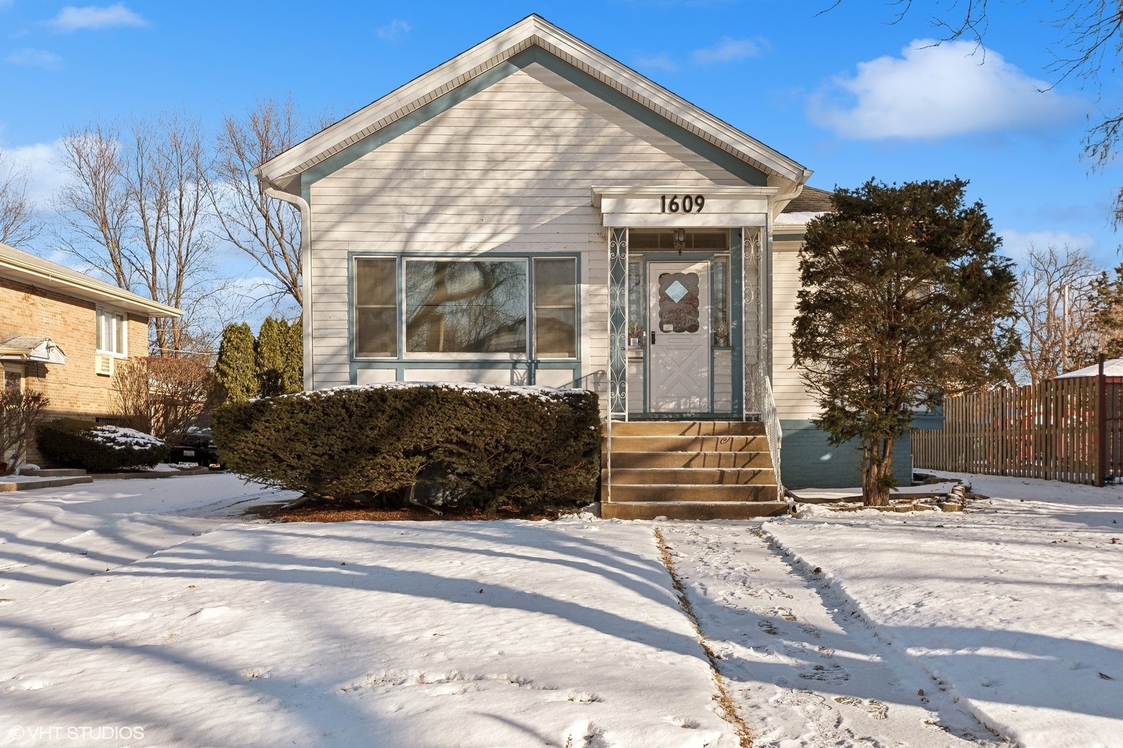 Property Photo:  1609 Fowler Avenue  IL 60201 