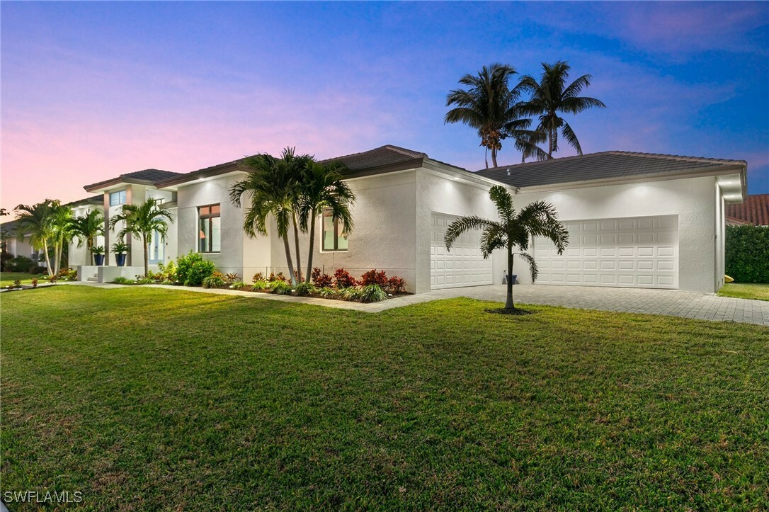 Property Photo: 100 Templewood Court FL 34145