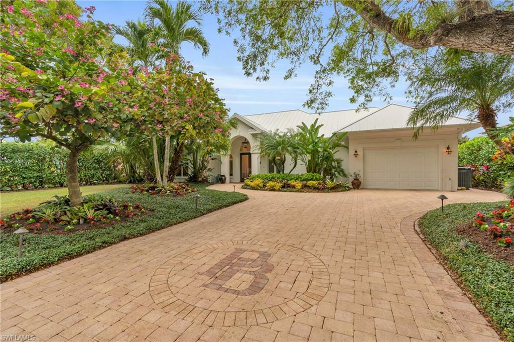 Property Photo: 441 2nd Ave N FL 34102