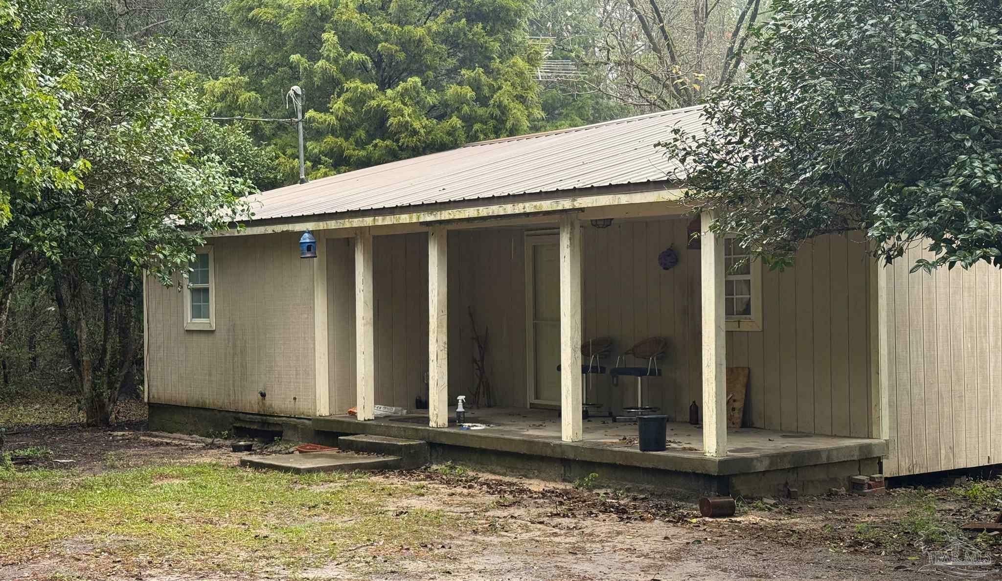 Property Photo: 9960 Paws Rd FL 32570