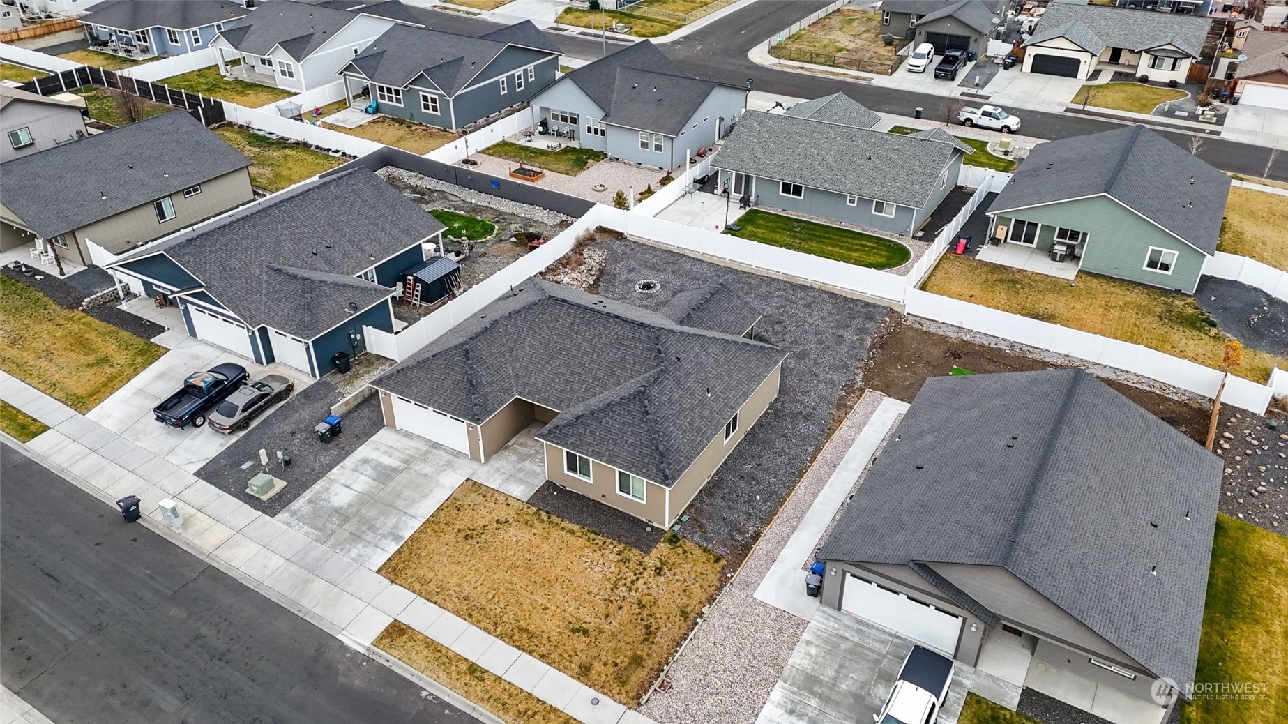 Property Photo: 1404 W Century Street WA 98837