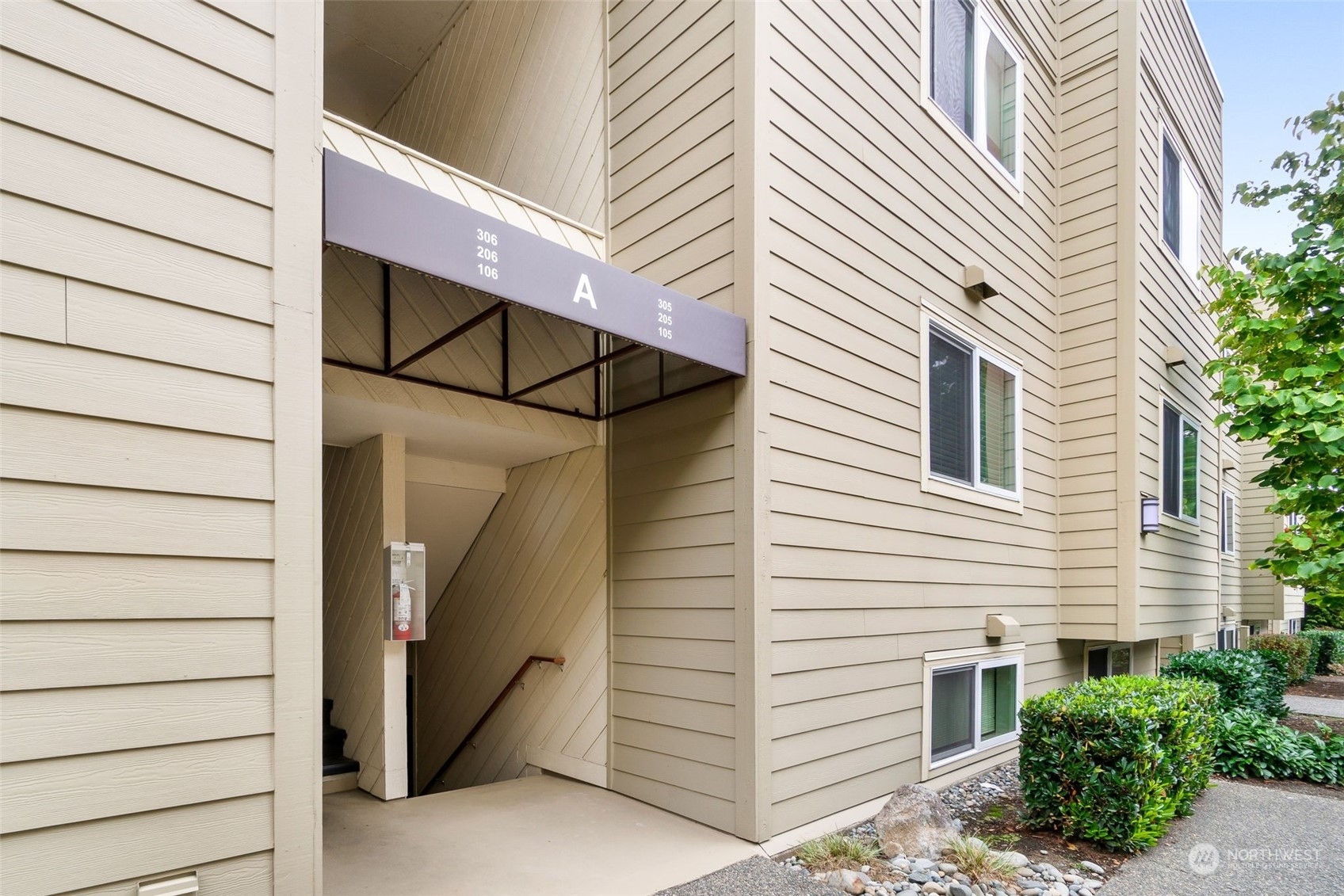 Property Photo:  5844 NE 75th Street 205  WA 98115 