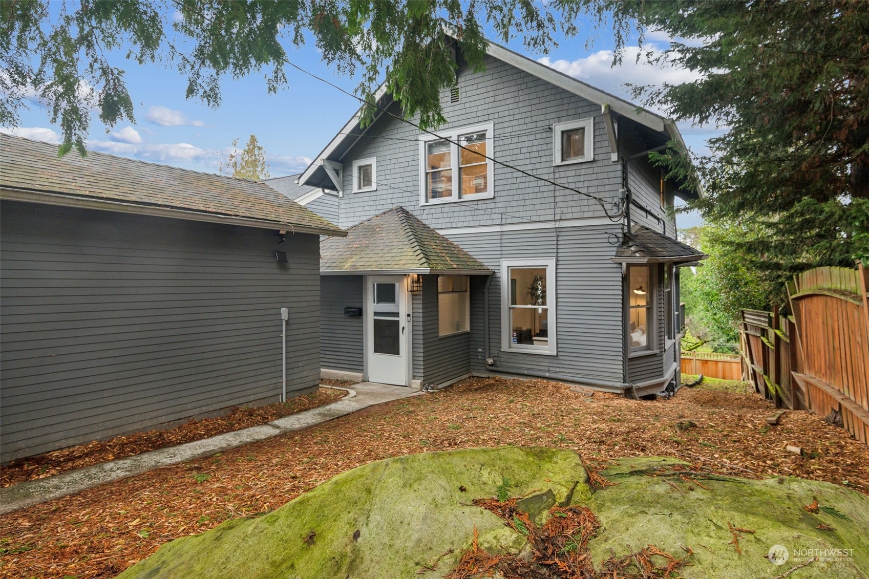 Property Photo:  1613  Grand Avenue  WA 98122 