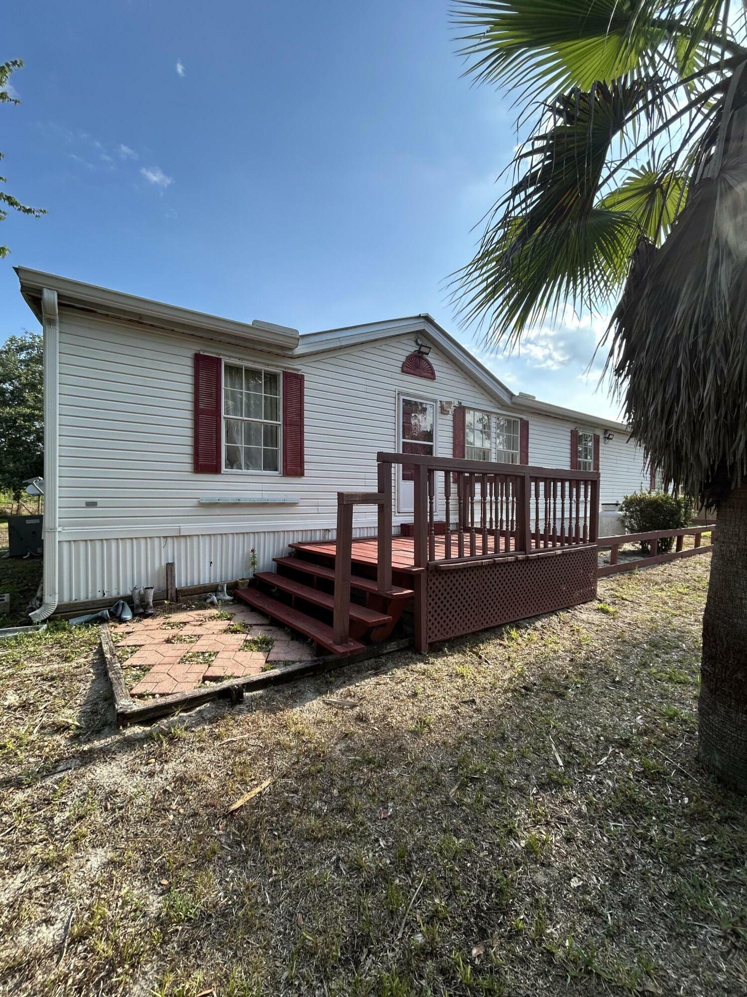 Property Photo:  895 Lakeview Avenue  FL 33440 