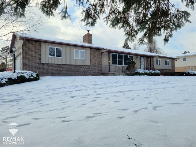 Property Photo:  605 Crestview Drive  MI 48817 