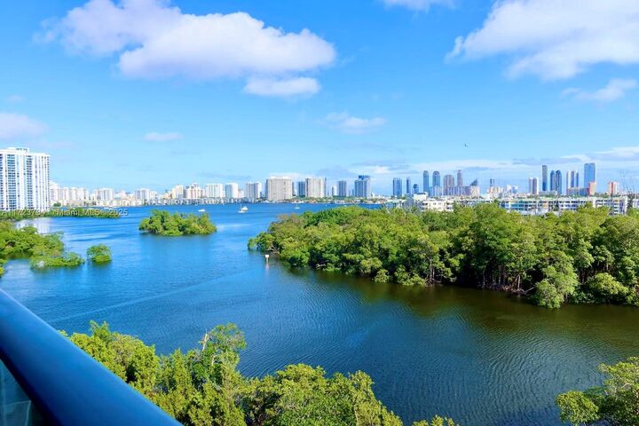 16385 Biscayne Blvd 718  North Miami Beach FL 33160 photo
