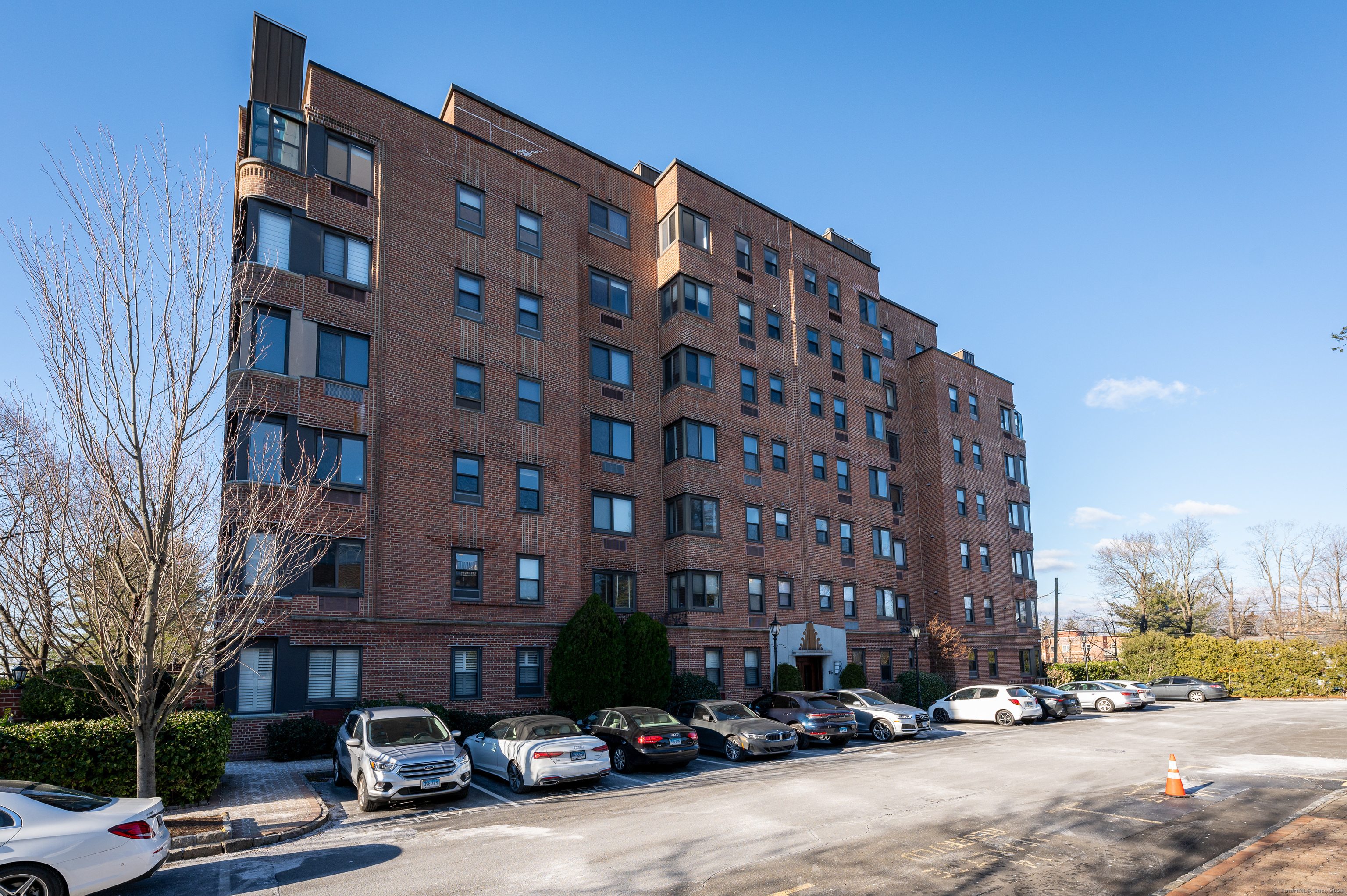 Property Photo:  15 Lafayette Court Apt 1C  CT 06830 