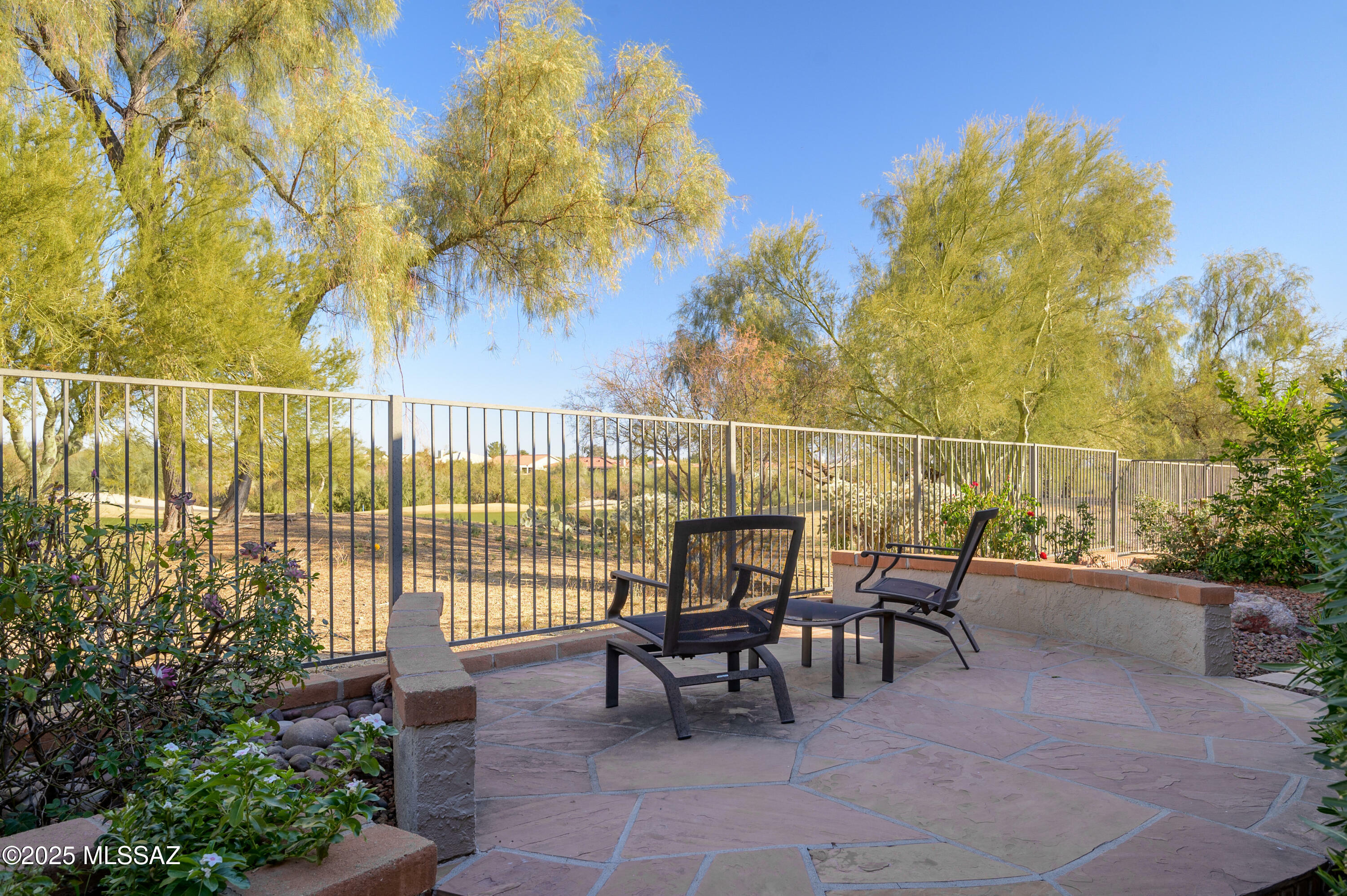 Property Photo: 1845 E Mellow Trail AZ 85755