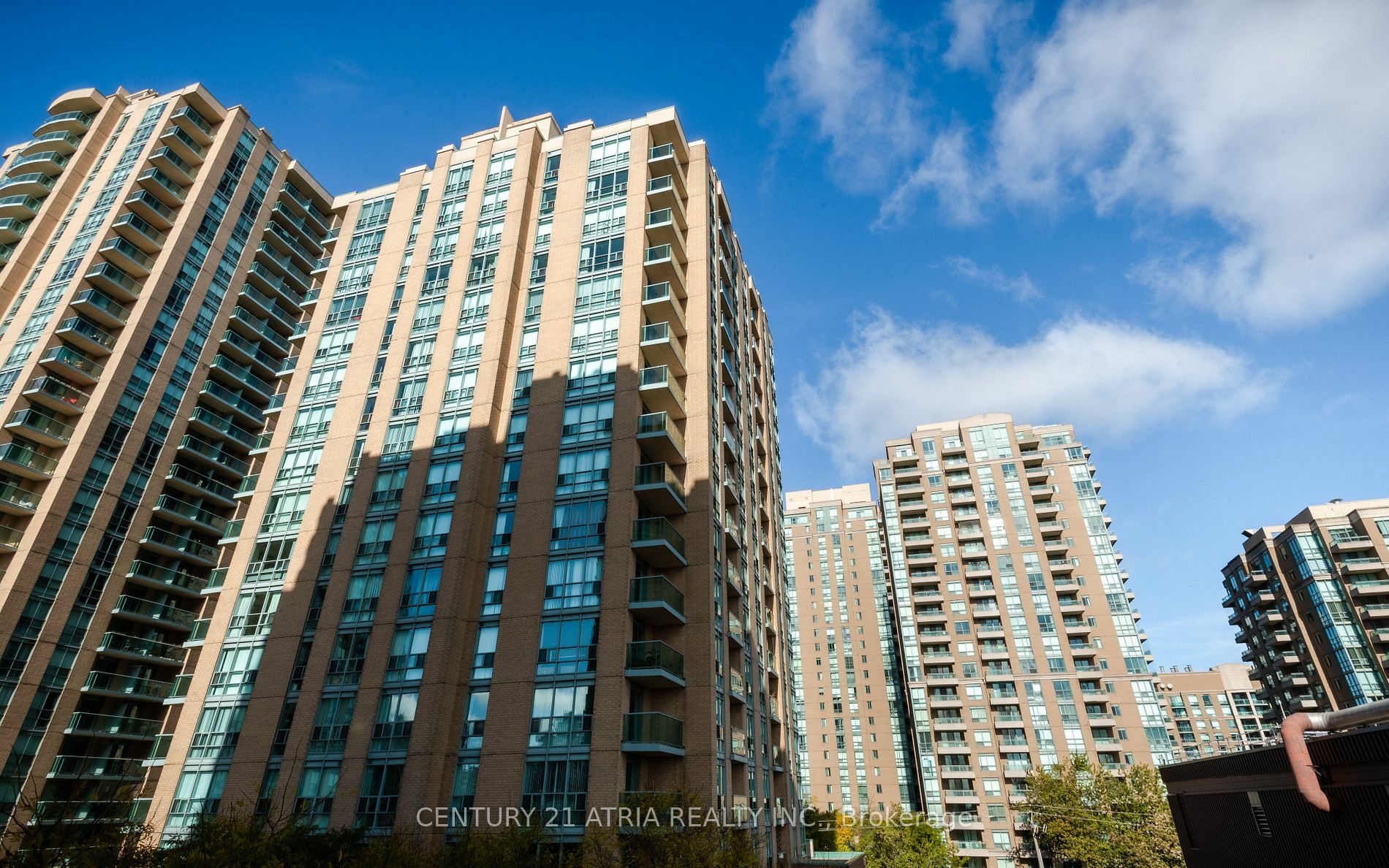 Property Photo: 28 Olive Avenue 611 ON M2N 7E6