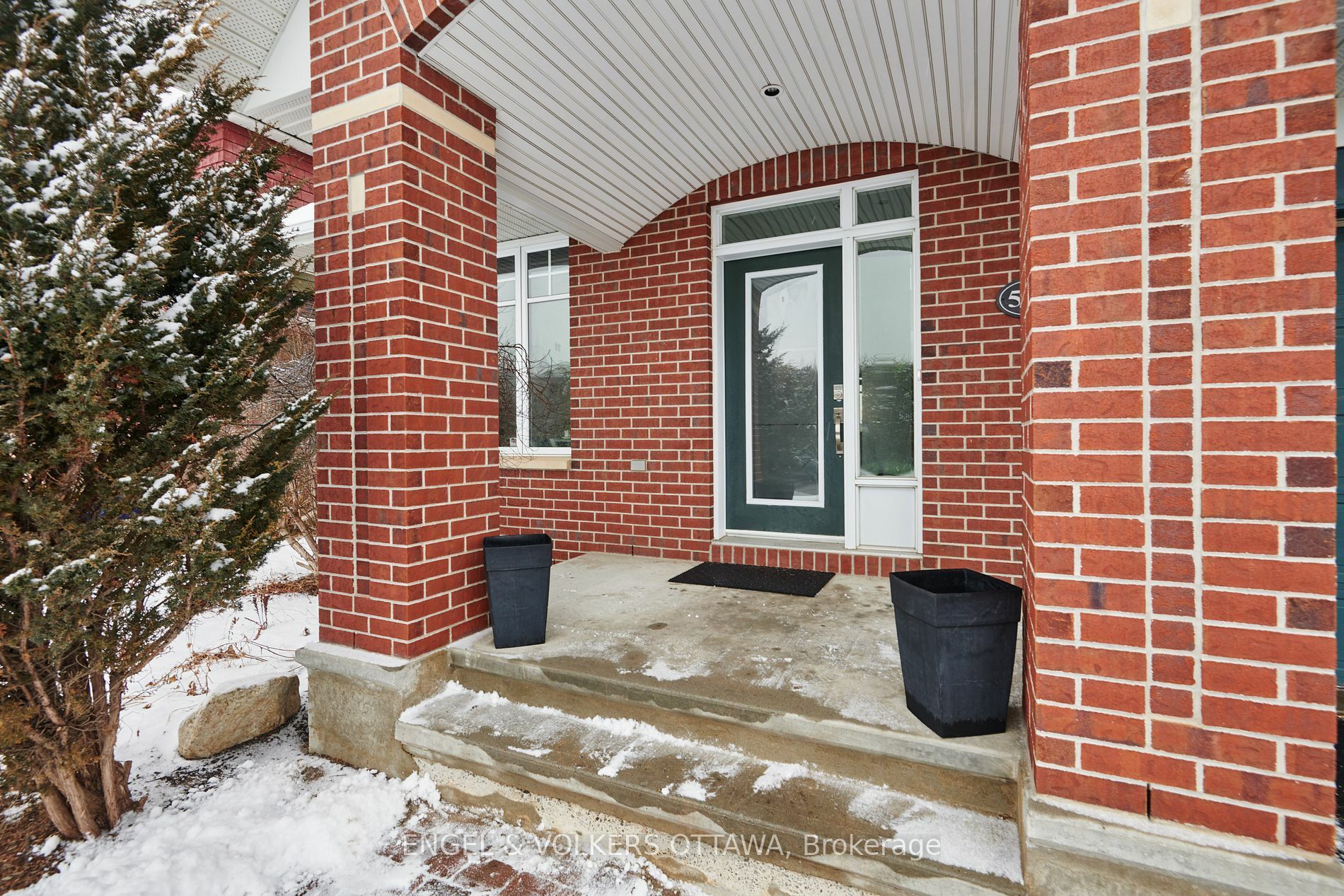 Property Photo:  553 Kilbirnie Dr  ON K2J 0E8 