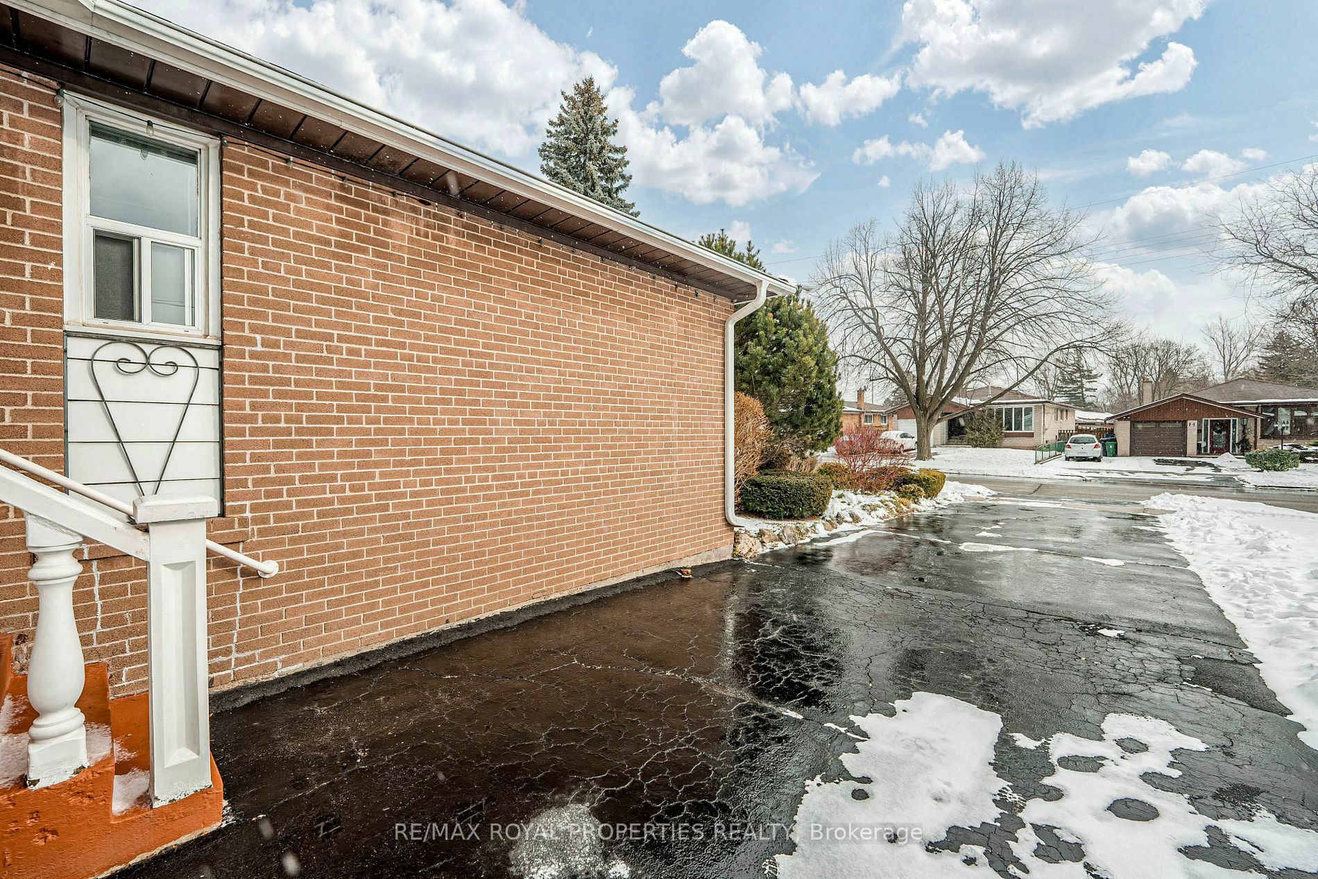 Property Photo:  18 Shoreview Dr  ON M1E 3R2 