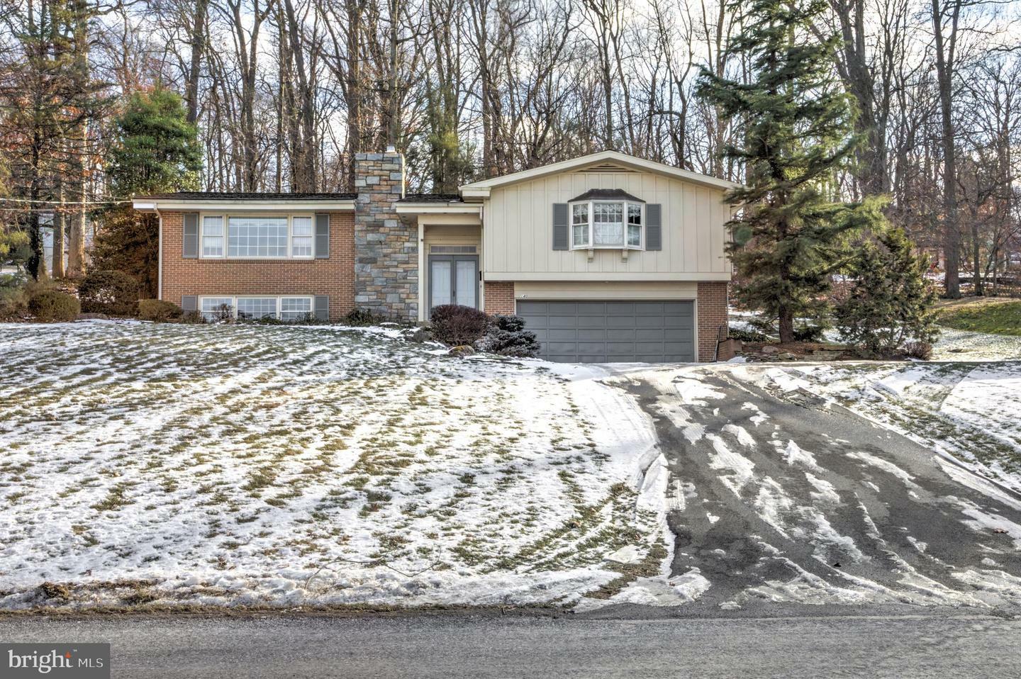 Property Photo:  140 Edgewood Drive  PA 17557 