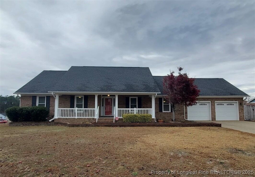 Property Photo:  210 Laketree Boulevard  NC 28390 