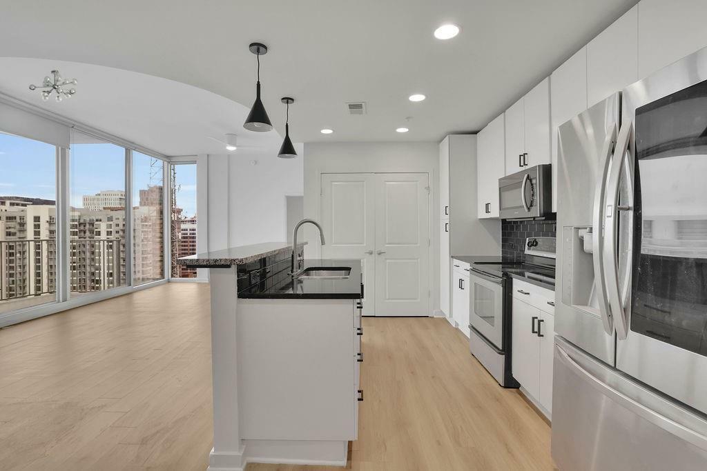Property Photo: 860 Peachtree Street NE 1617 GA 30308