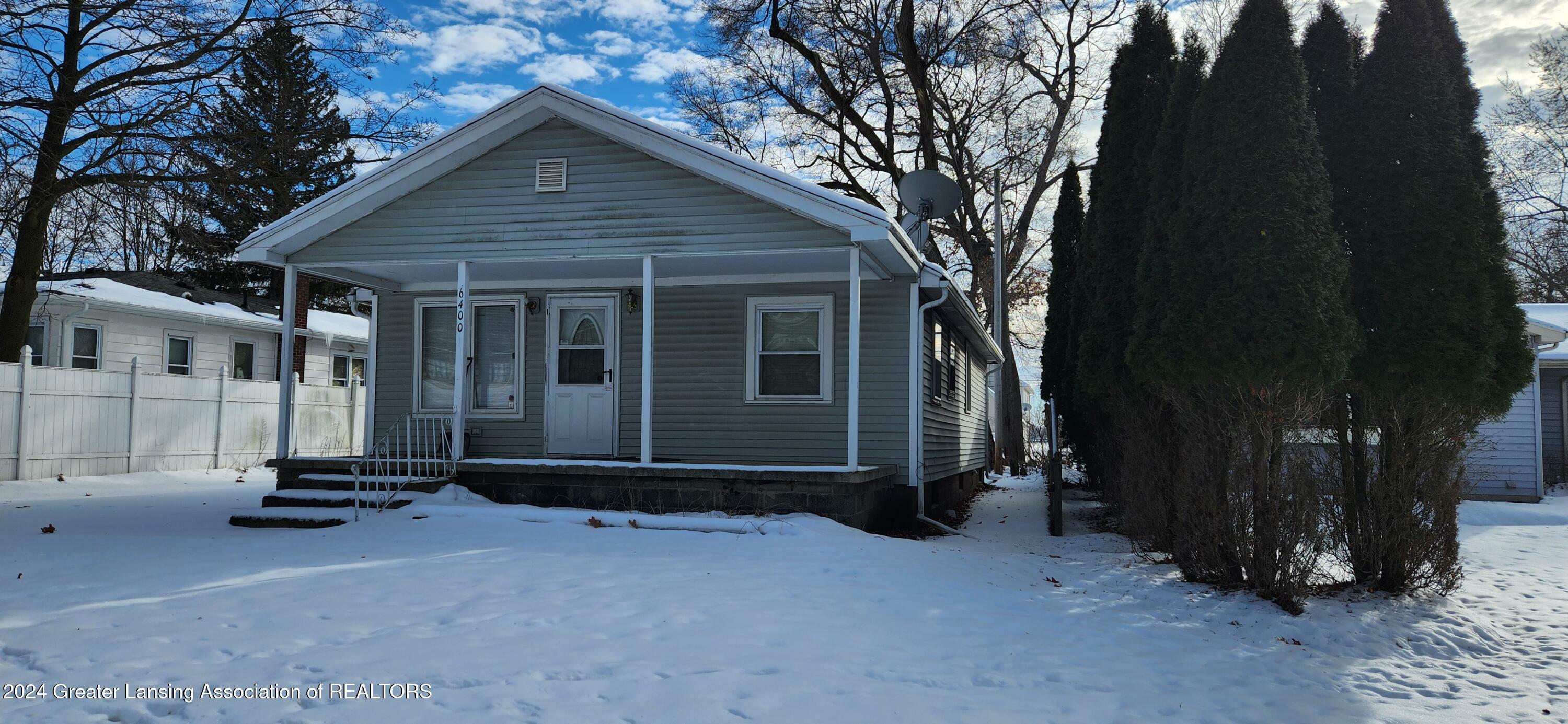 Property Photo:  6400 W Lake Drive  MI 48840 