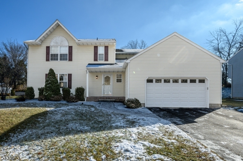 Property Photo:  39 Choctaw Ridge Rd  NJ 08876 