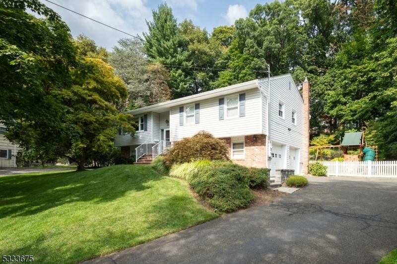 Property Photo:  20 Stonehedge Ln  NJ 07940 