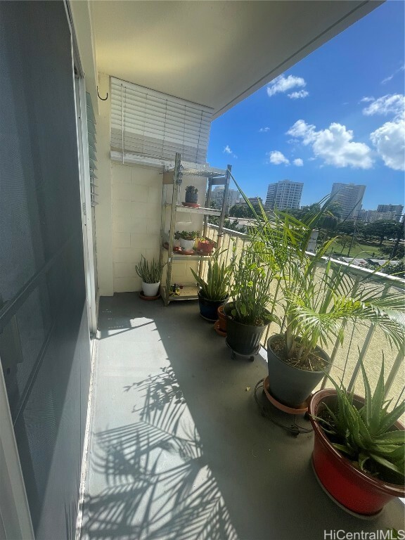 Property Photo:  1620 Keeaumoku Street 404  HI 96822 