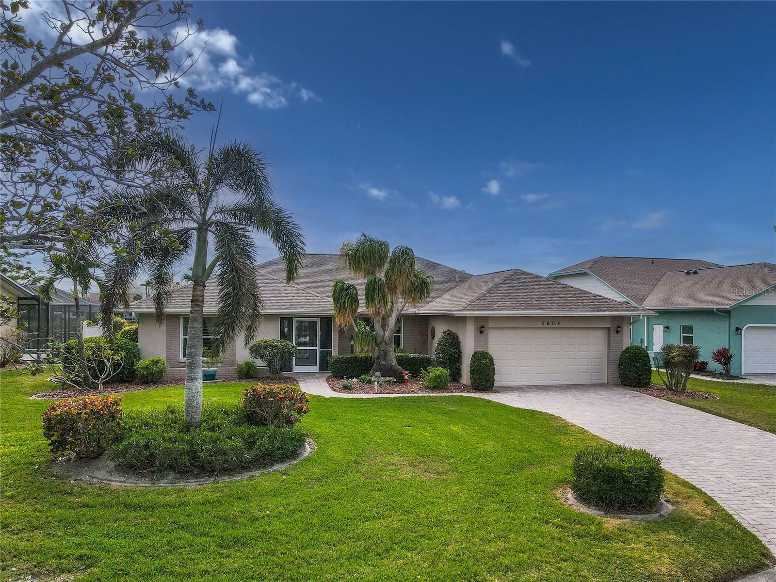 Property Photo:  8608 53rd Avenue W  FL 34210 