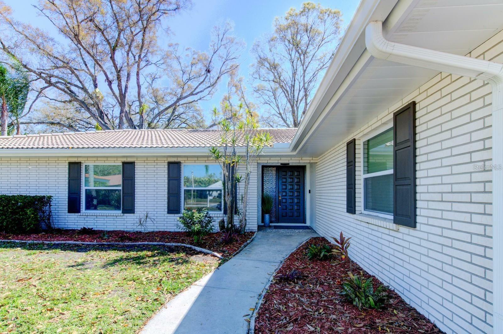 Property Photo:  3313 Pembrook Drive  FL 34239 