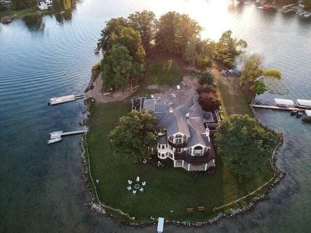 Property Photo:  265 Lakeshore Dr Island  MI 49015 