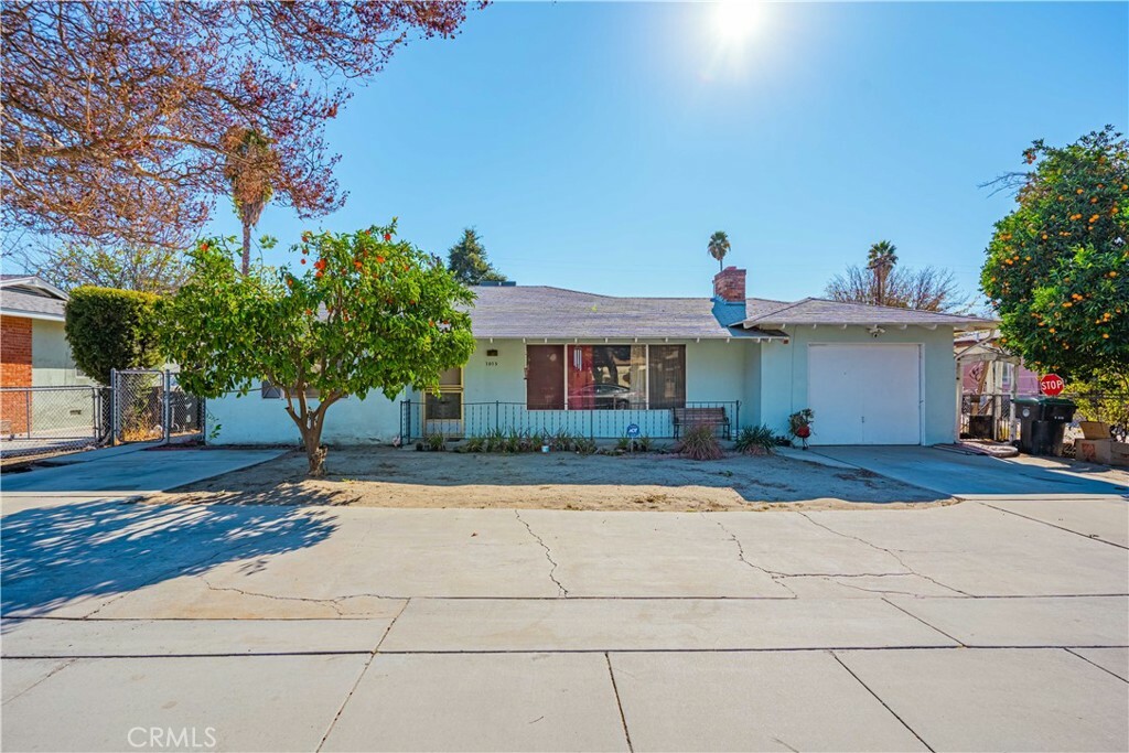 Property Photo: 1015 E Oakland Avenue CA 92543