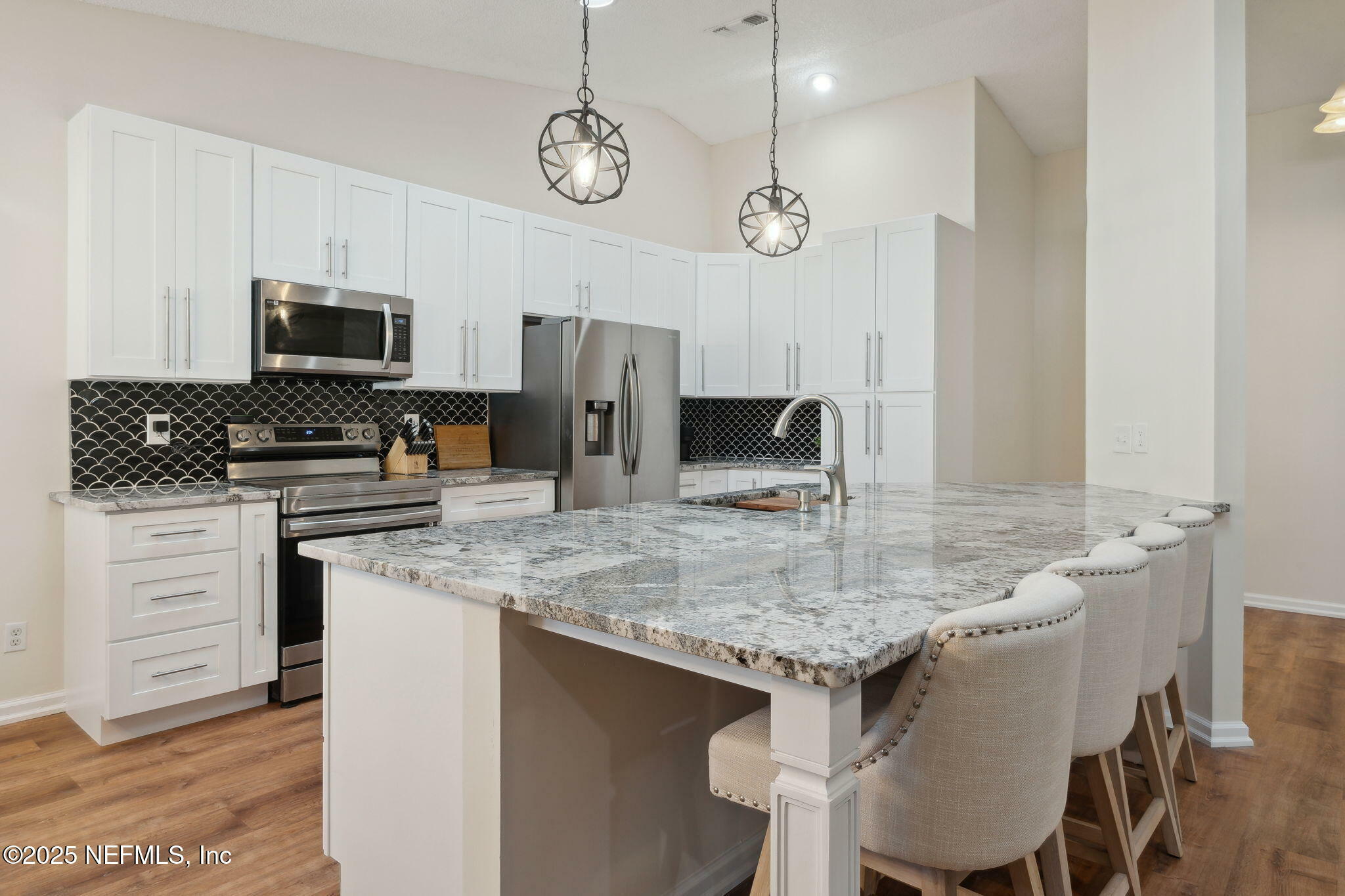 Property Photo: 6211 Windward Court FL 32003