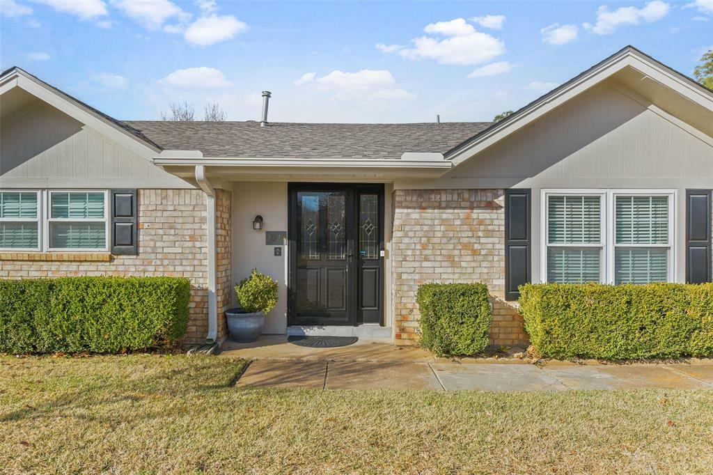 Property Photo:  2029 Briar Trail  TX 76054 