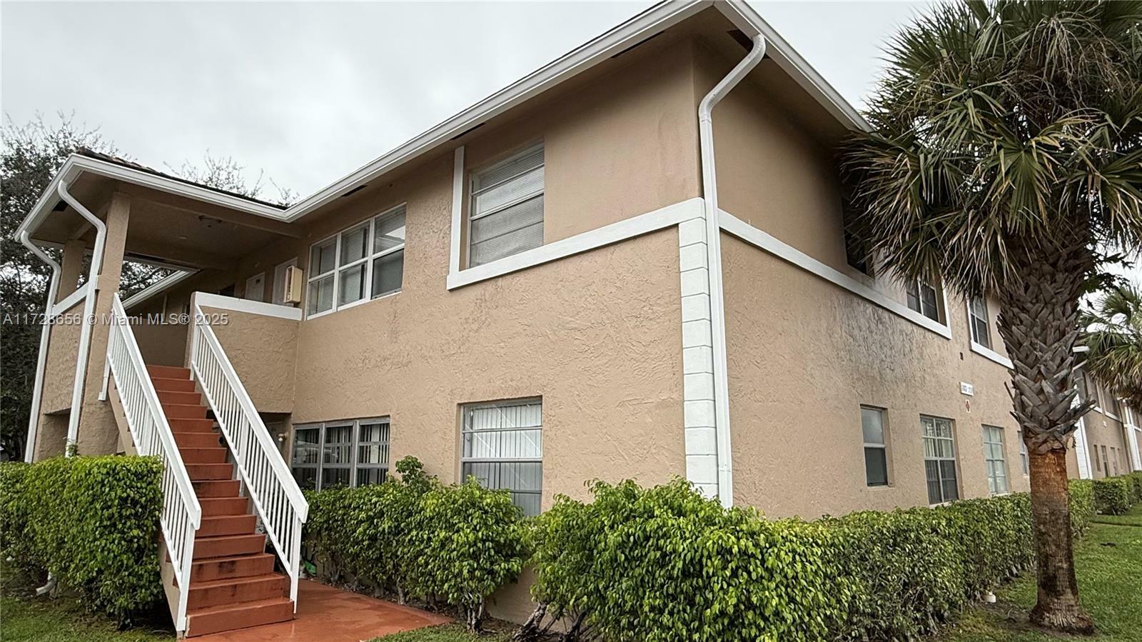 Property Photo:  1006 Twin Lakes Dr 20-E  FL 33071 