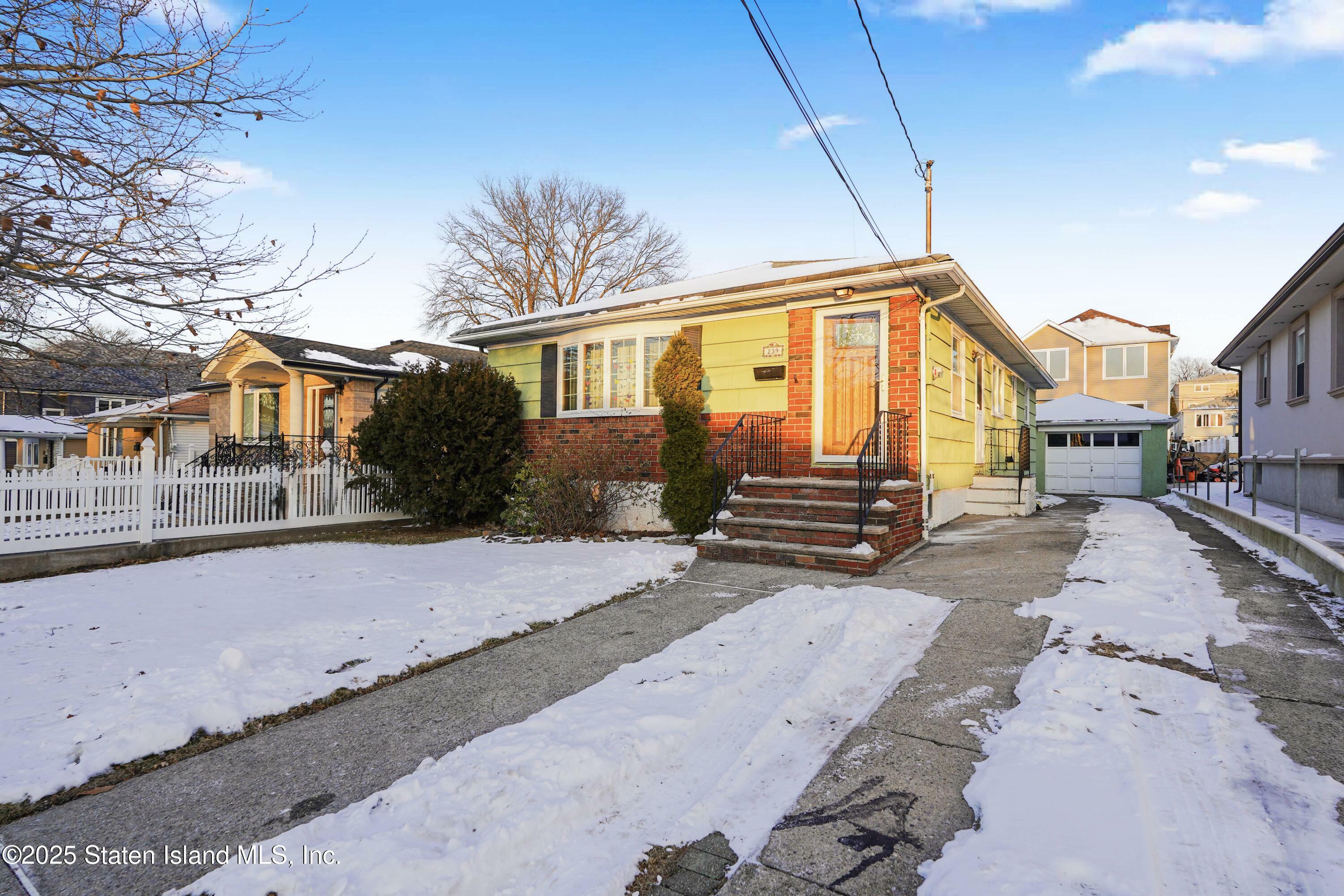 Property Photo:  239 Byrne Avenue  NY 10314 