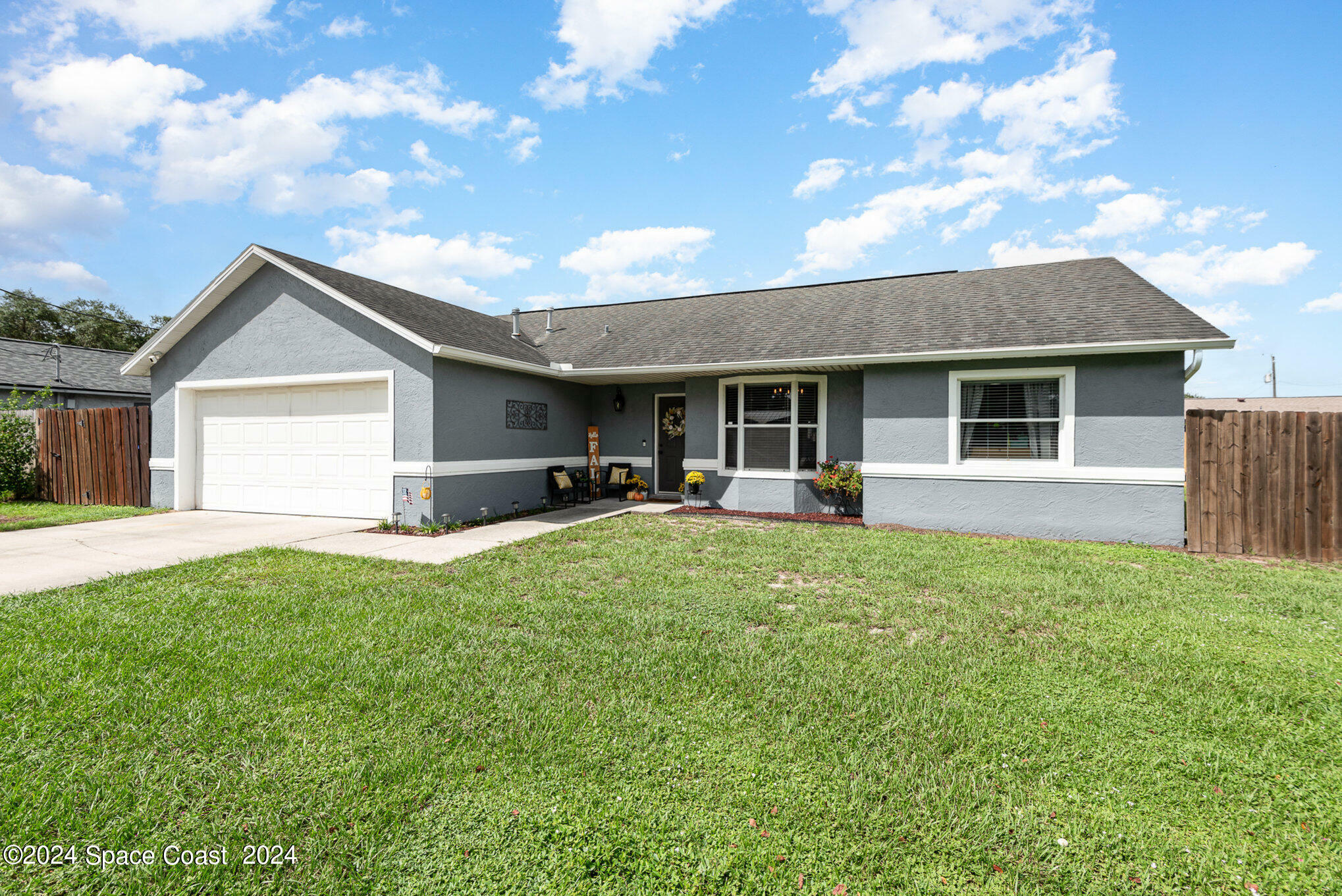 Property Photo:  1020 Bonnymede Drive  FL 32796 