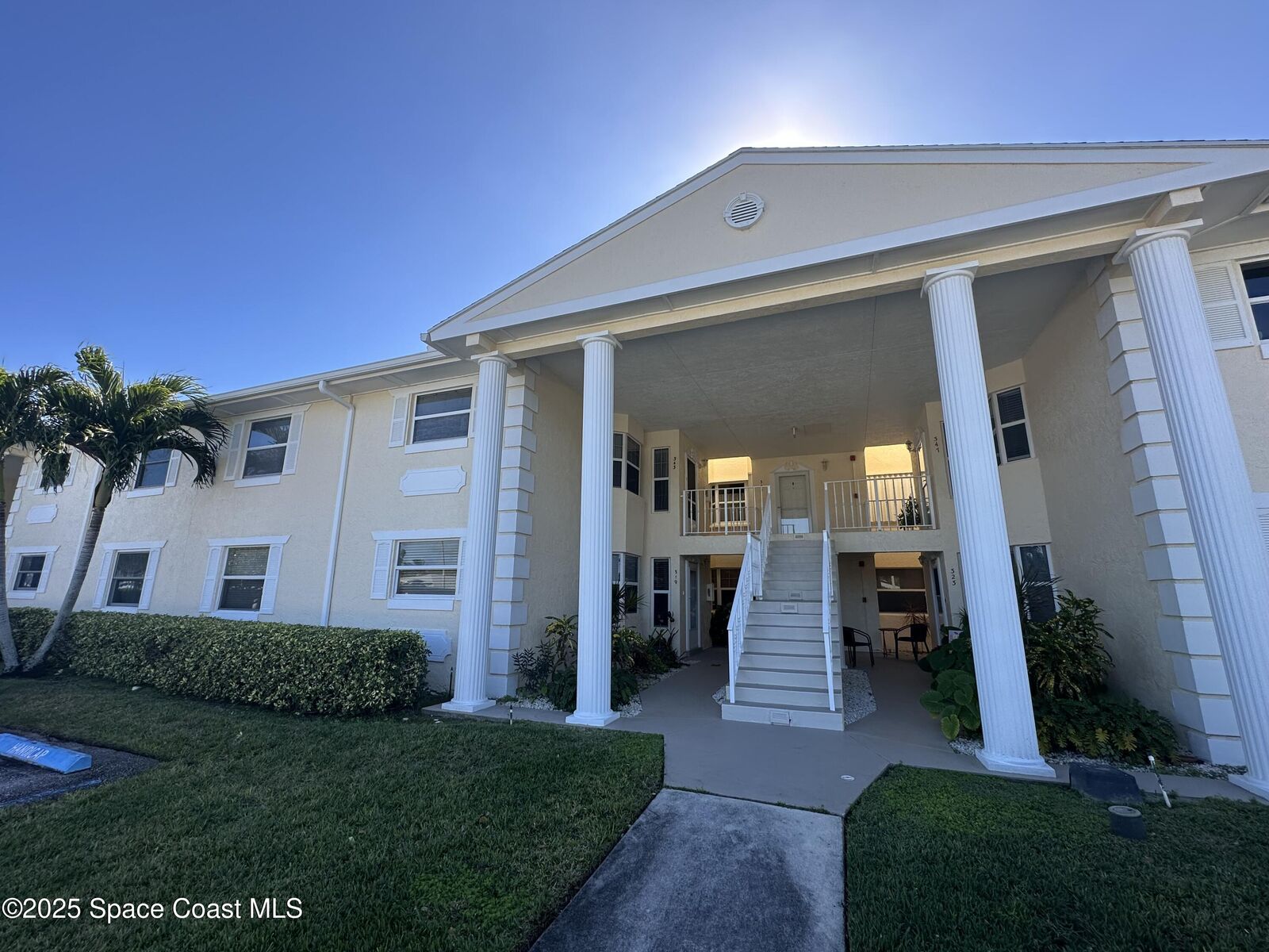 Property Photo: 319 N Grove Isle Circle FL 32962
