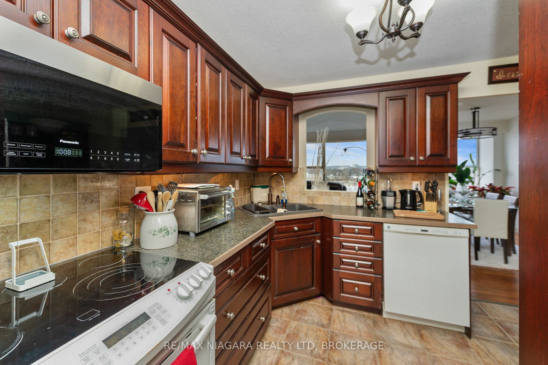 Property Photo:  504 - 7 Gale Cres  ON L2R 7M8 