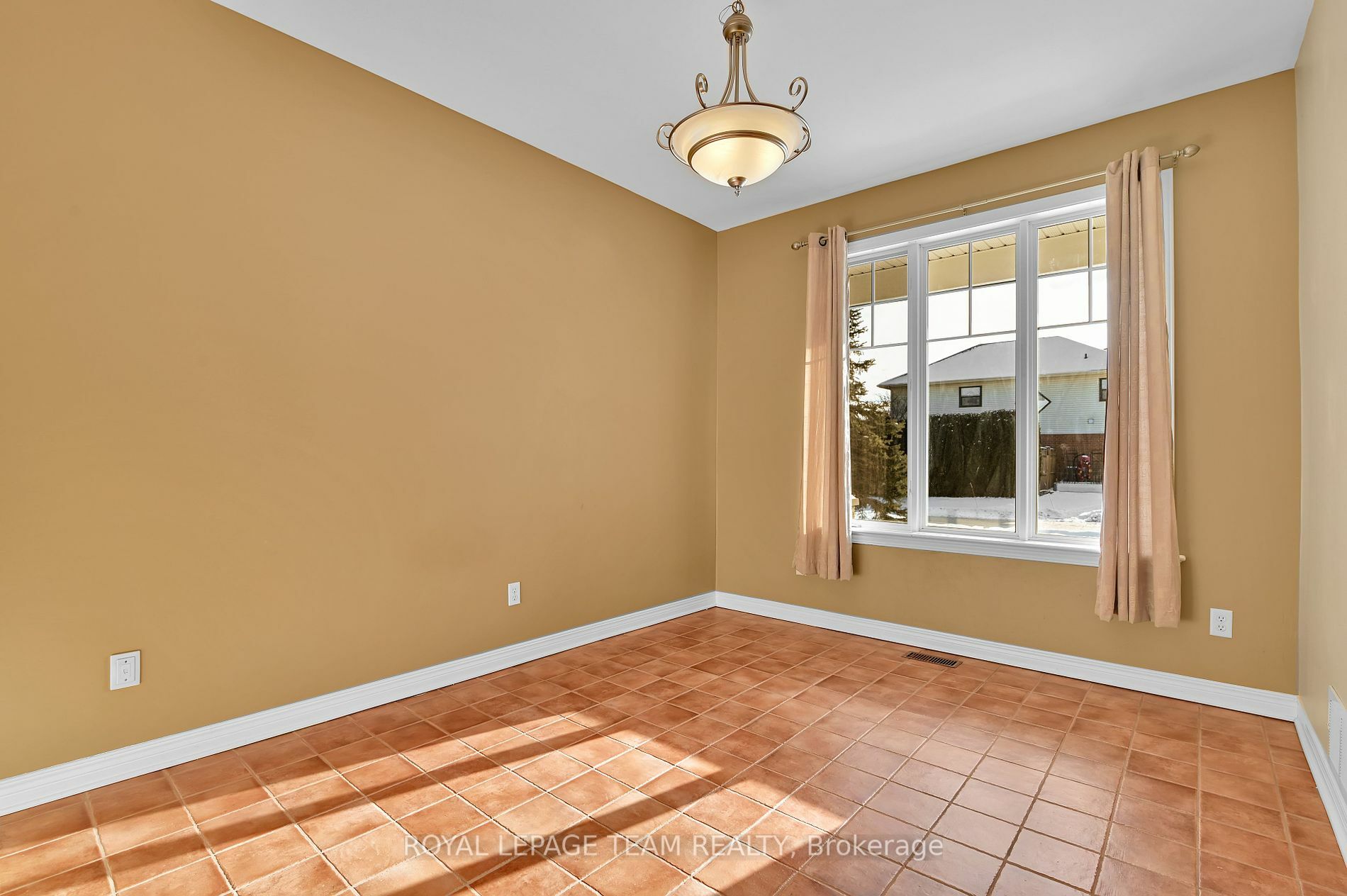 Property Photo:  76 Sirocco Cres  ON K2S 2C9 