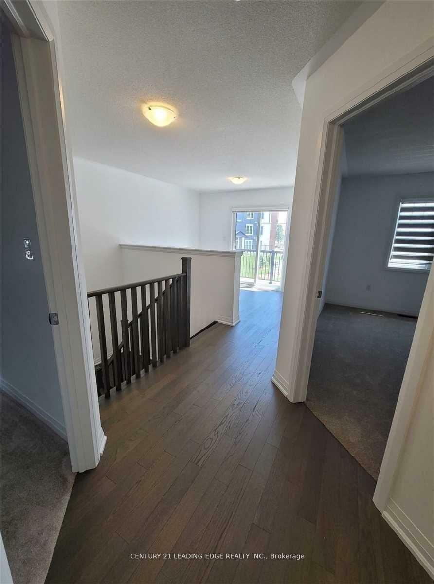 Photo de la propriété: 29 Koda Street ON L9J 0H7